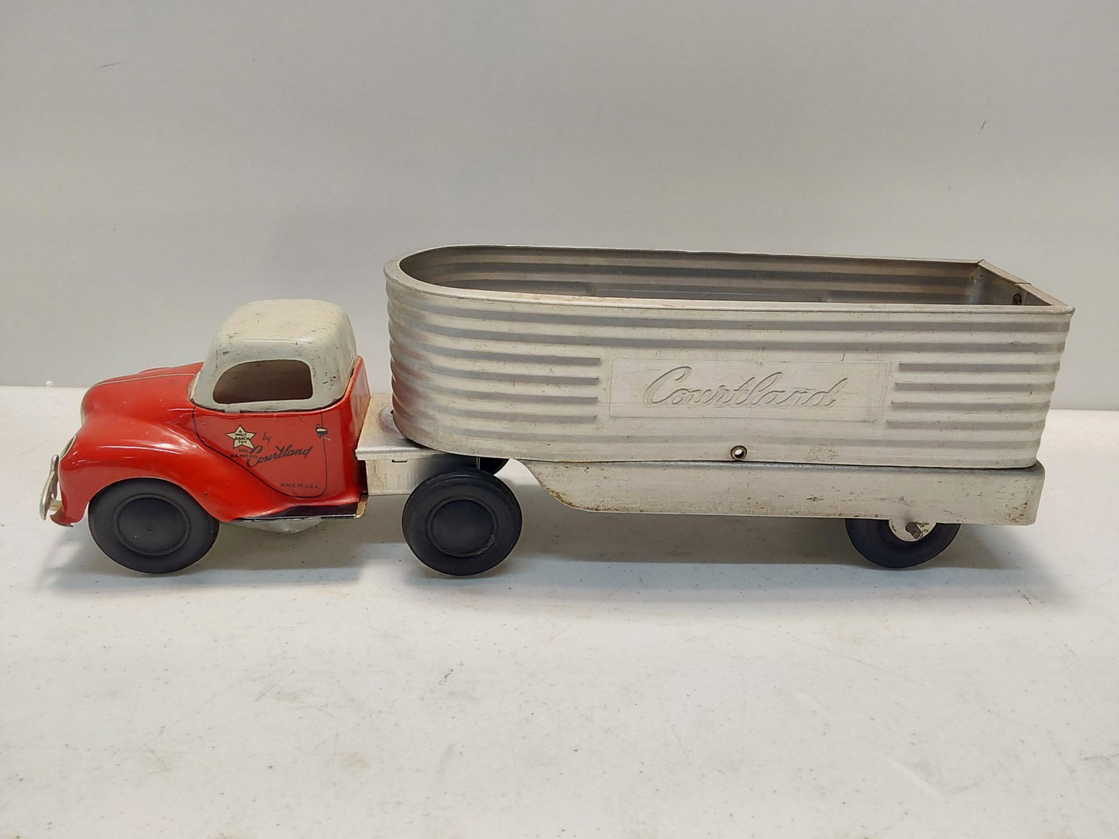 Courtland tractor & trailer: wind-up works
