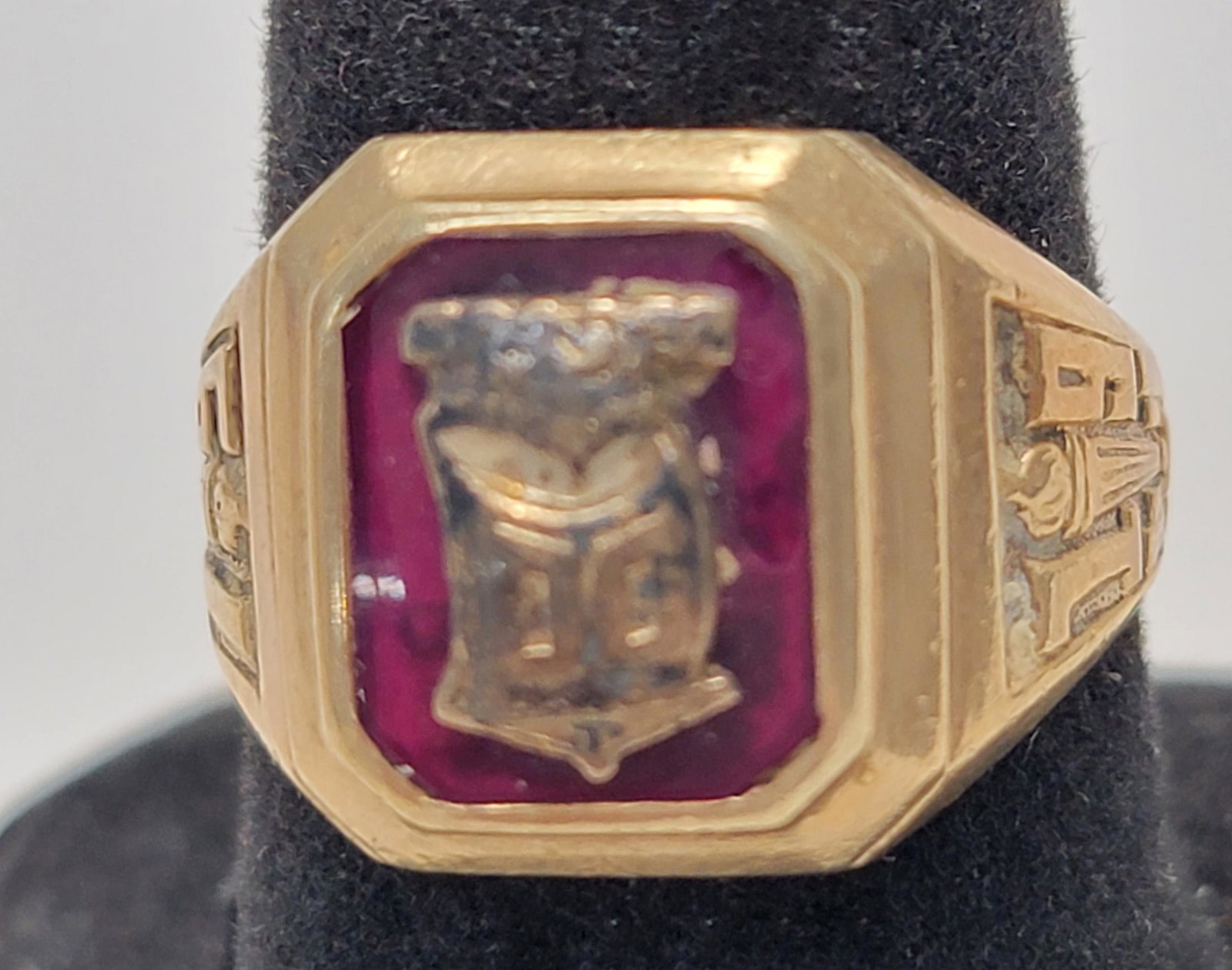 10K yellow gold class ring (1 of 4)