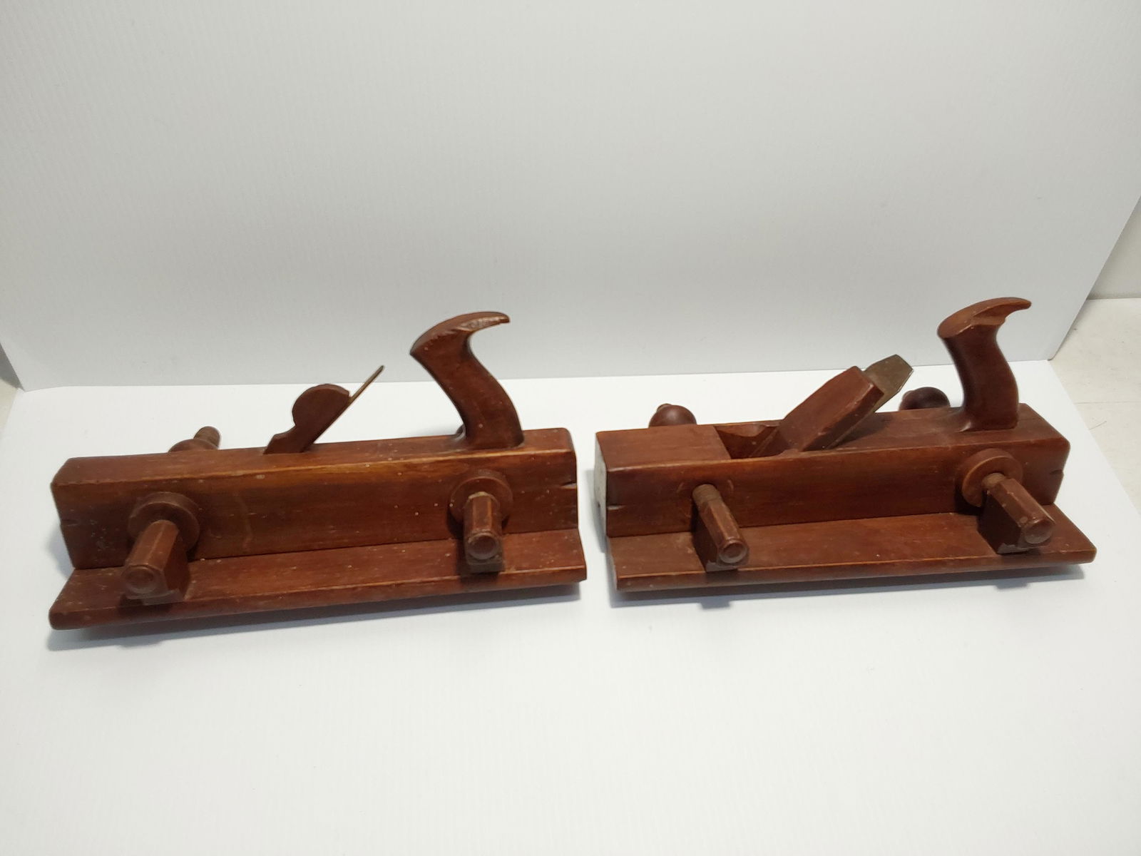 (2) wooden hand planes (1 of 2)