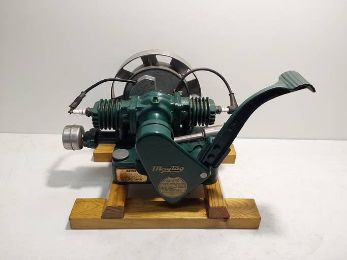 1937 model 72D Maytag twin cylinder engine (0128) on Dec 31, 2022