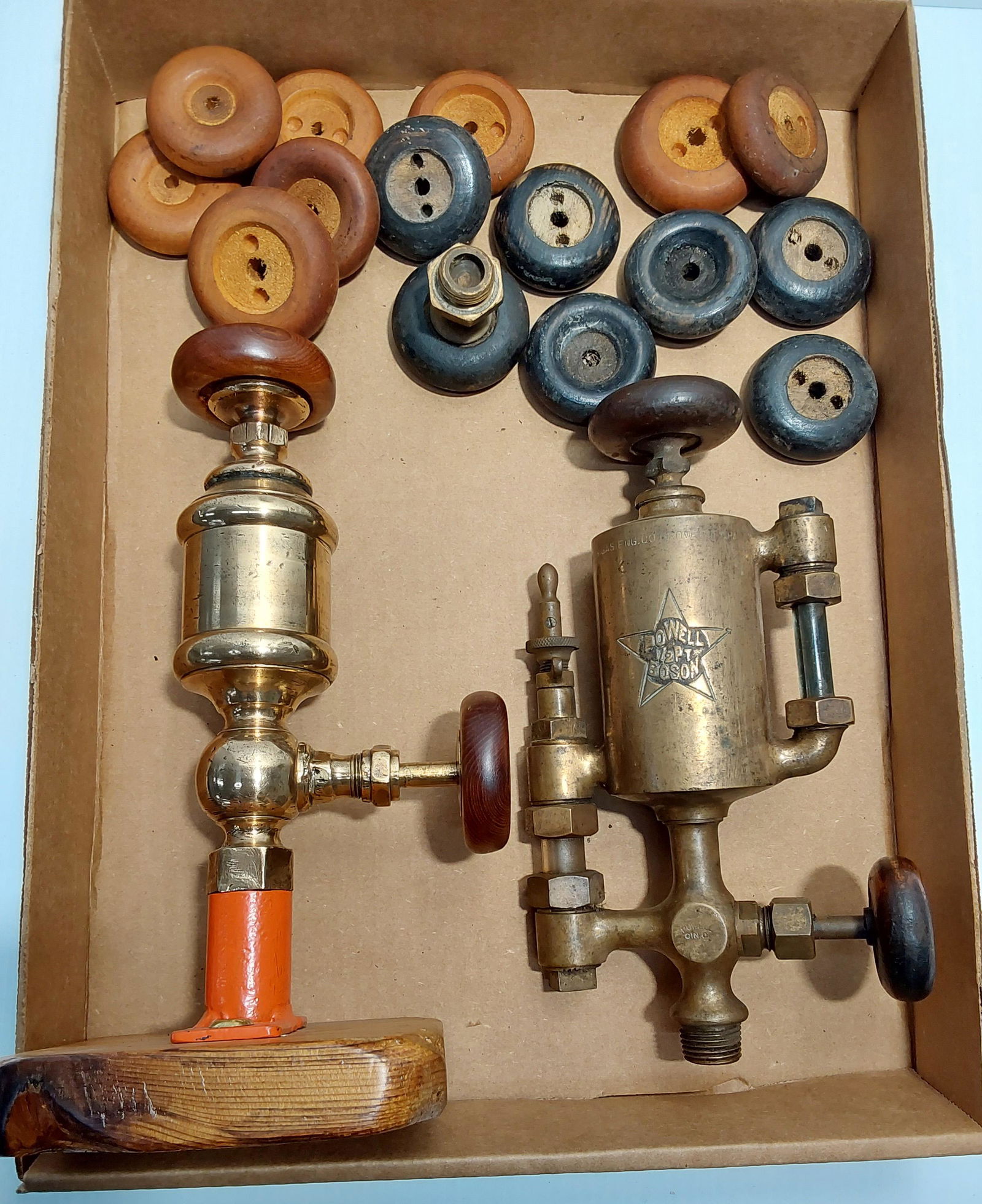 (2) engine oilers (1 of 1)