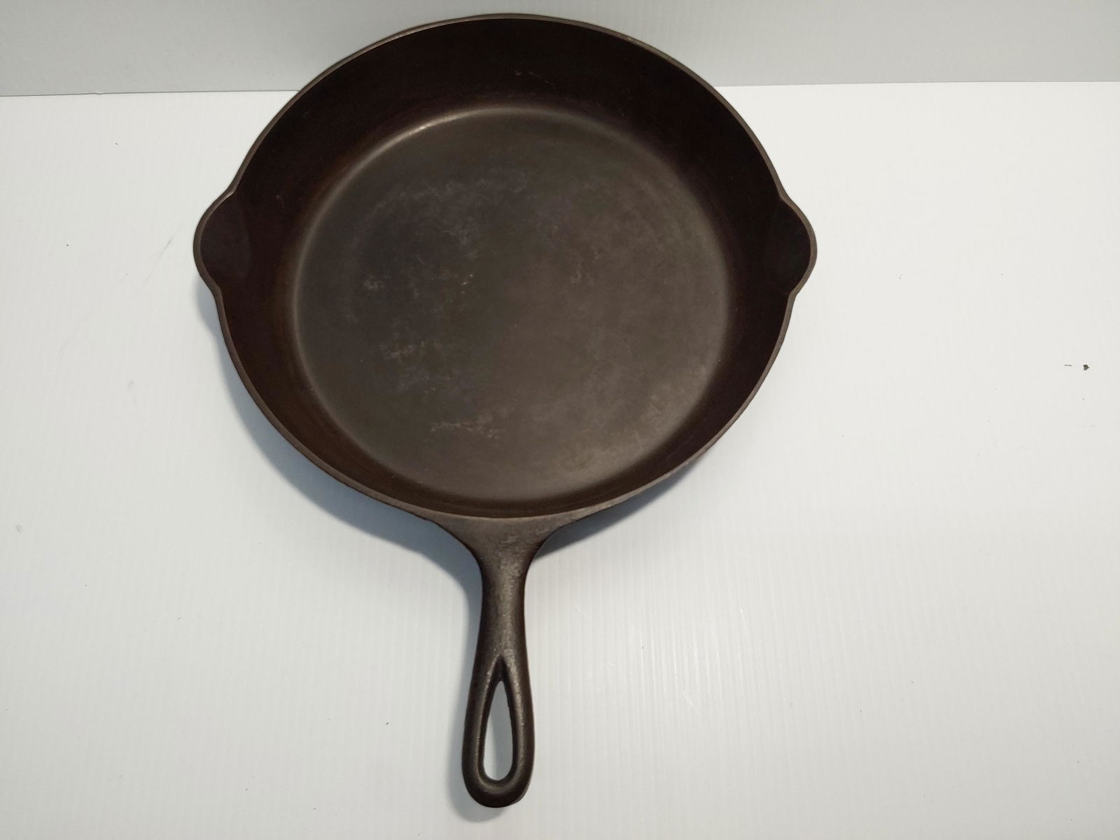 Griswold #10 pan with fire ring (1 of 2)