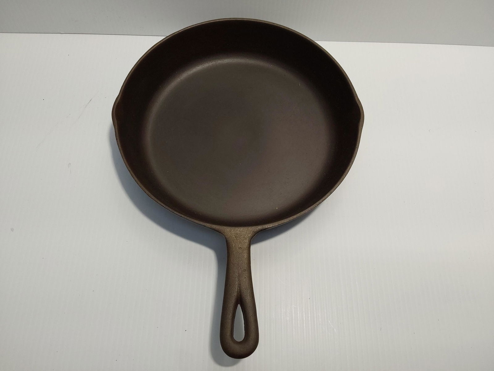 cast iron #8 pan with fire ring (1 of 2)