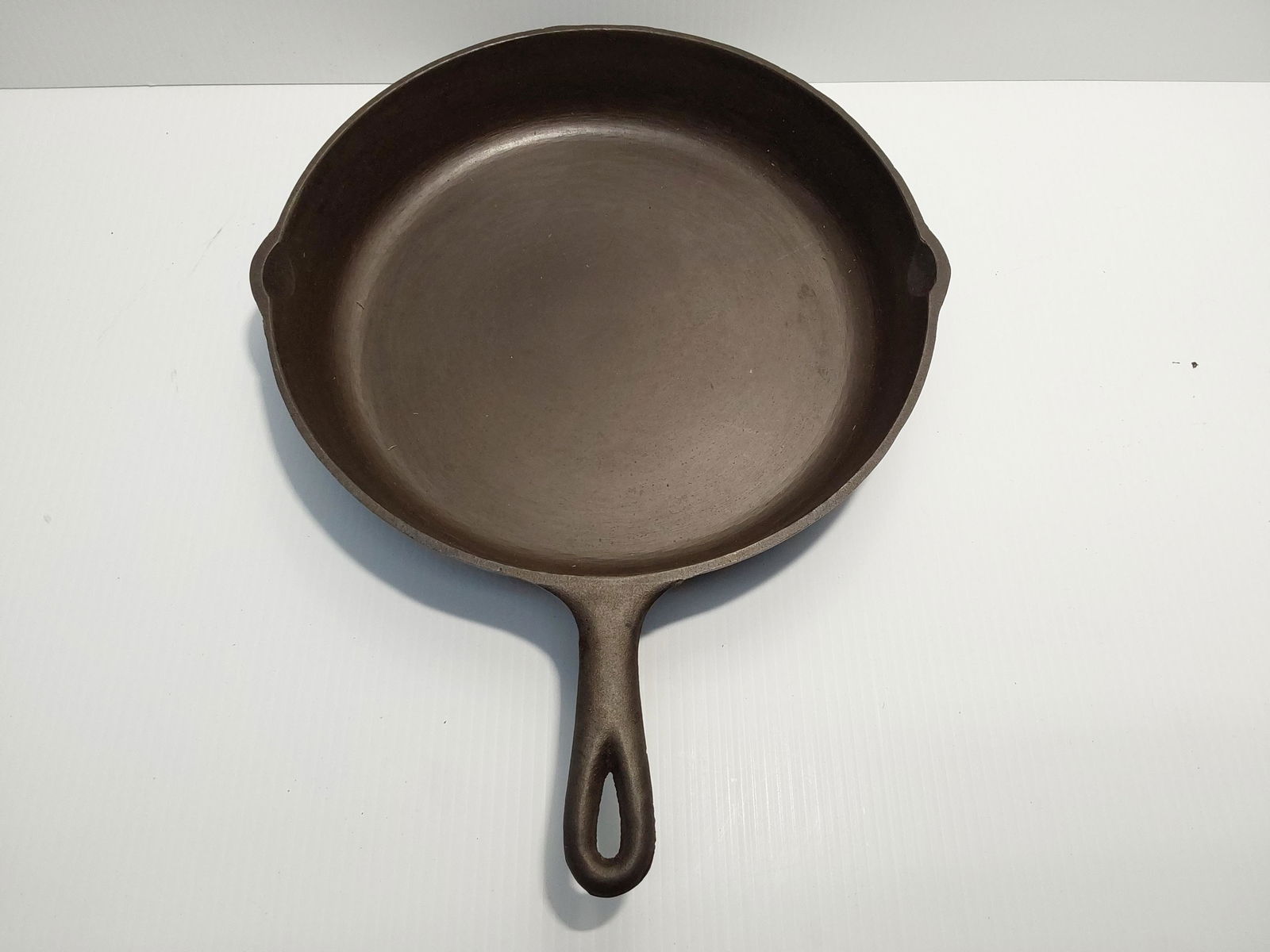 cast iron #10 pan with fire ring (1 of 2)