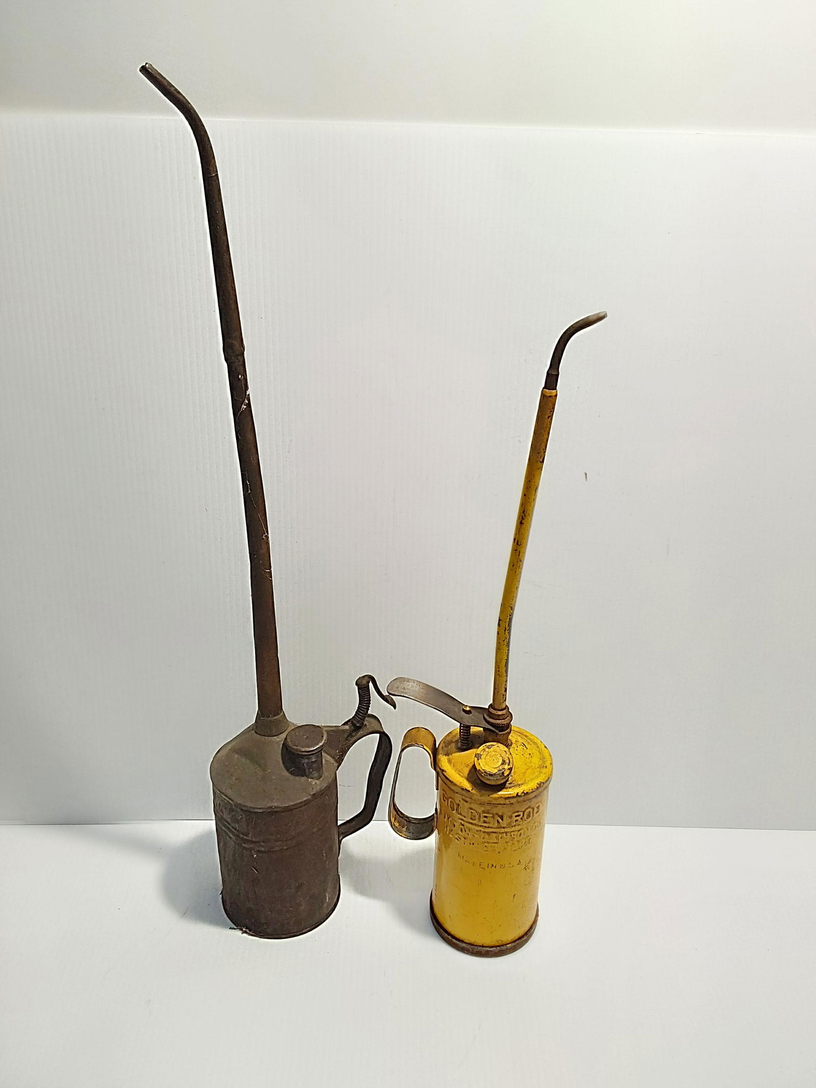 (2) oil cans (1 of 3)