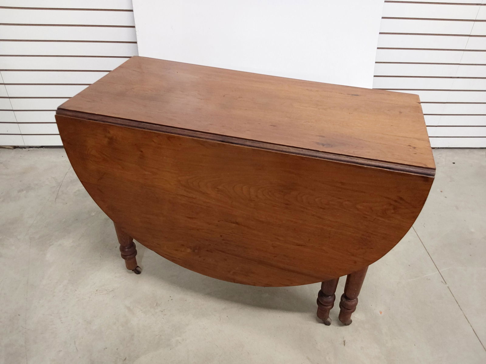 Gateleg drop leaf table (1 of 2)
