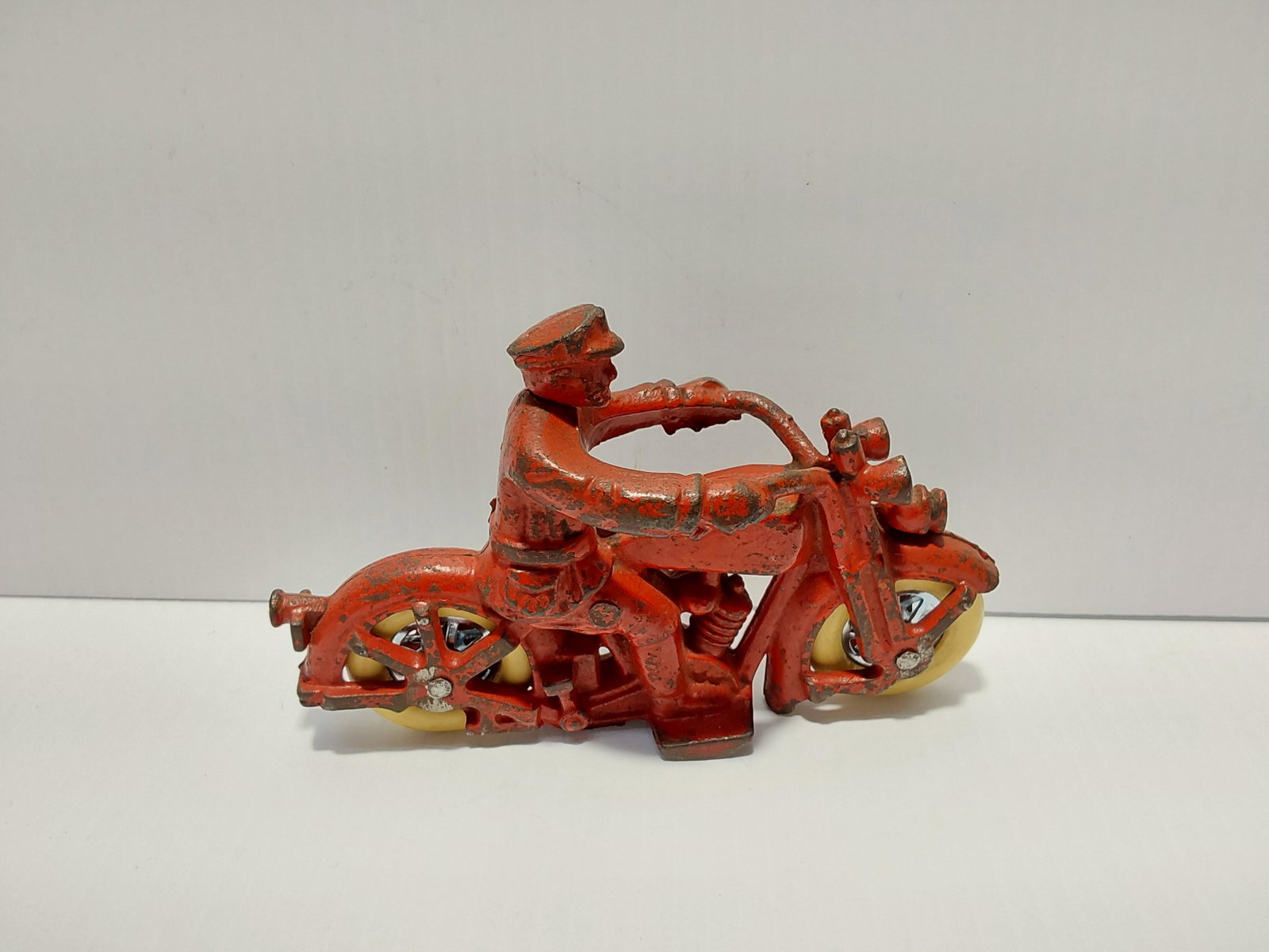 cast iron Harley Davidson motorcycles: 5 1/2" long