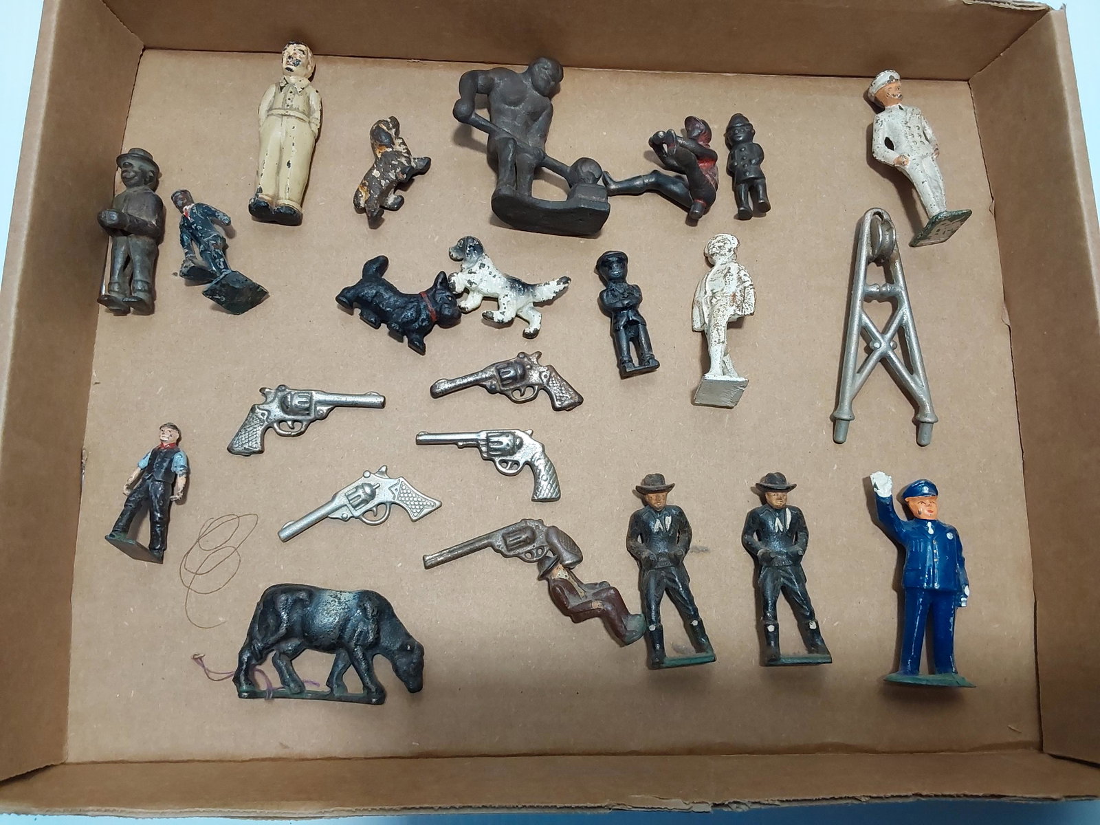 miscellaneous cast iron toys: animals, men, toy gun