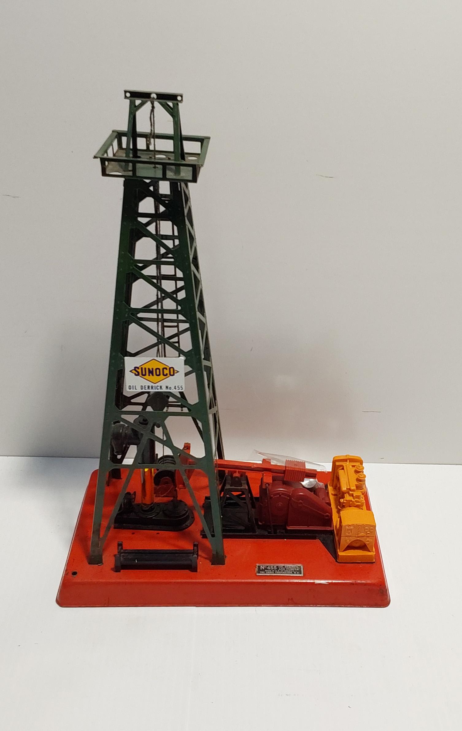 Lionel operating Sunoco oil derrick & pump station (0111) on Jan 02