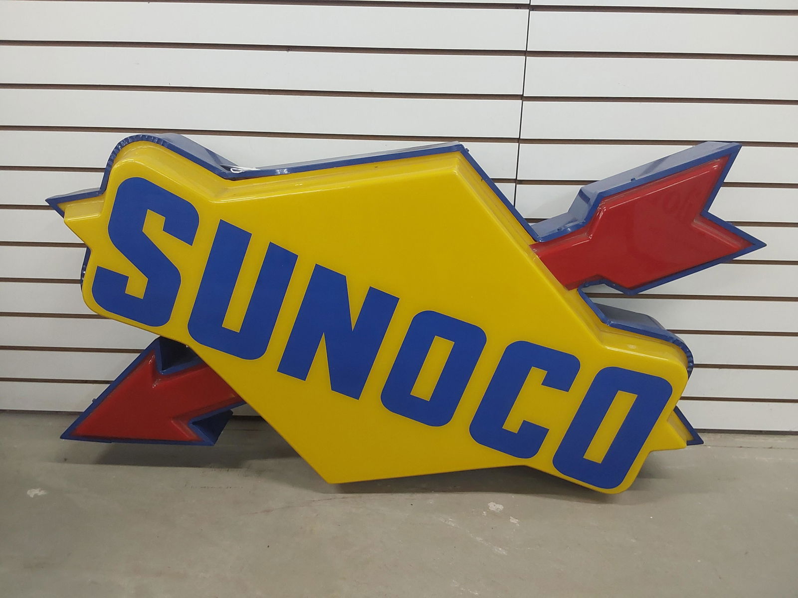 Sunoco lighted sign (1 of 2)
