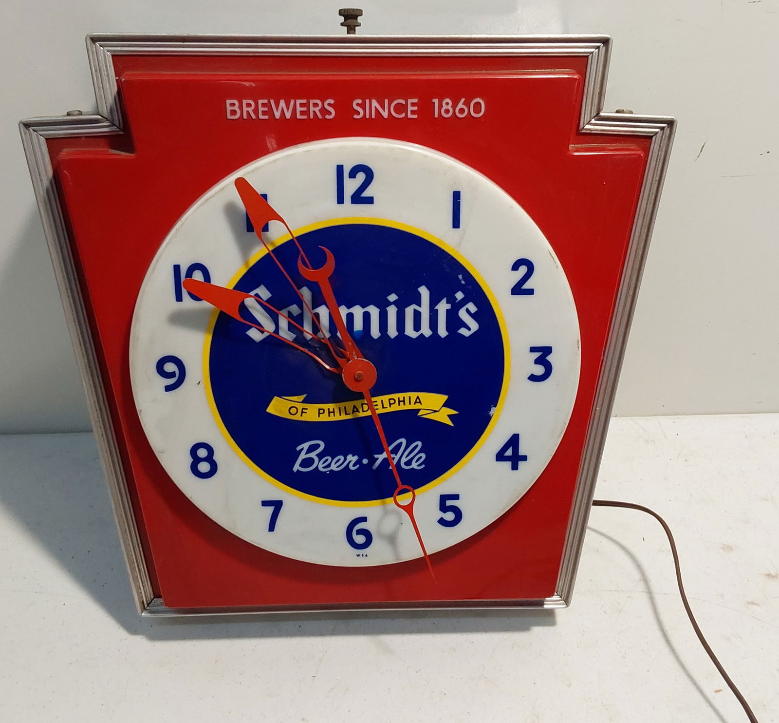 Schmidt's lighted beer clock (1 of 3)