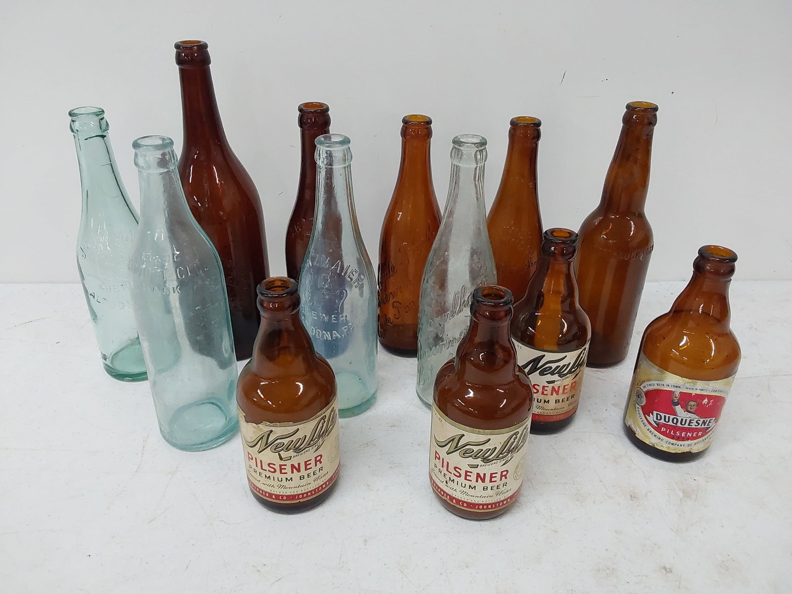 beer bottle lot: Altoona, Clicouot Club, Christian Moerlein, Lyde Park, Boswell PA, Latrobe, PA and more