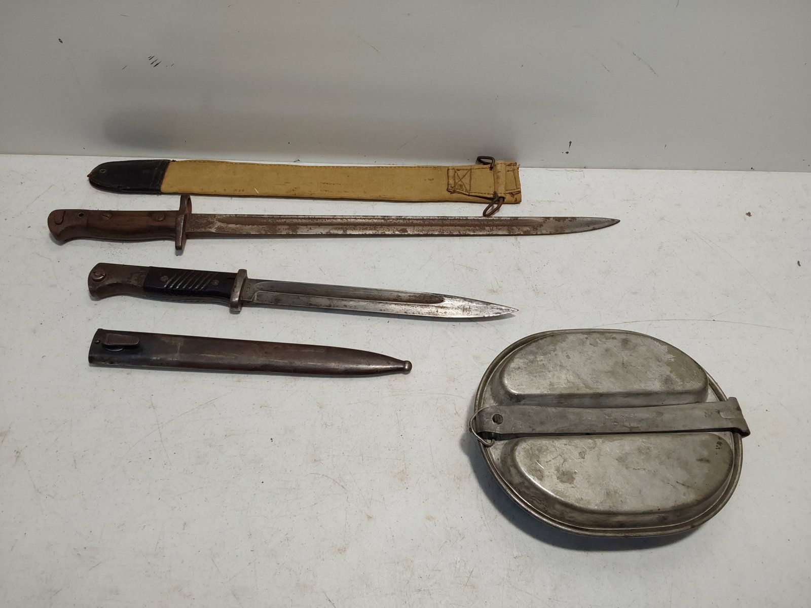 WWII mess kit and (2) bayonets: WWII mass kit and (2) bayonets