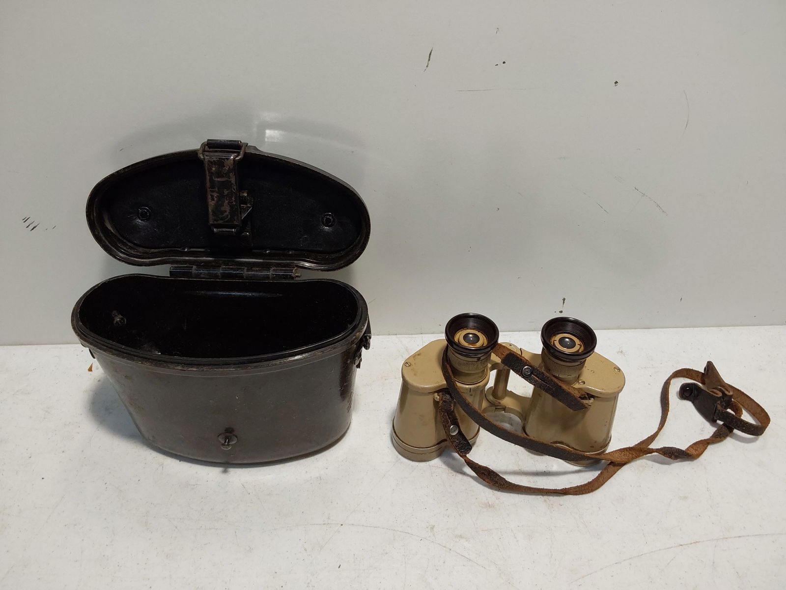 WWII German military binoculars with meter case: Carl Zeiss 6x30 S# 327792 One lense has spots.