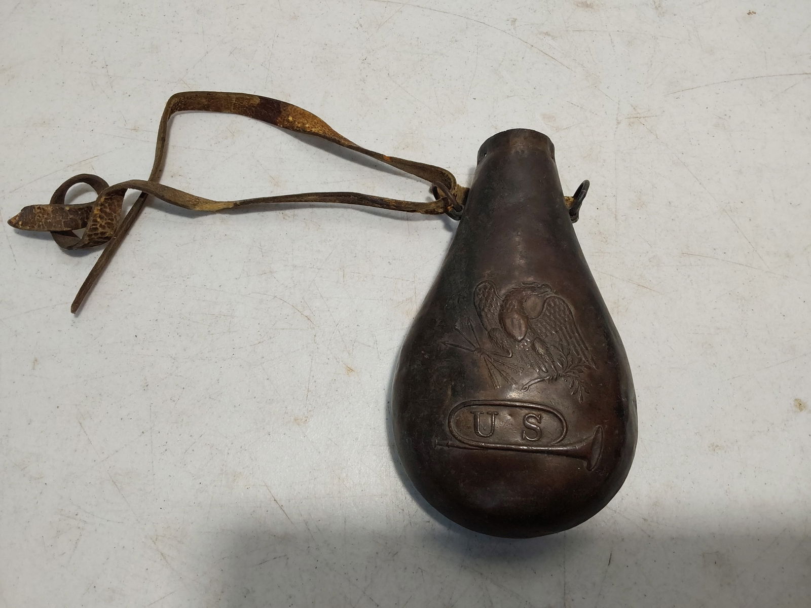 Civil War powder flask: missing spout