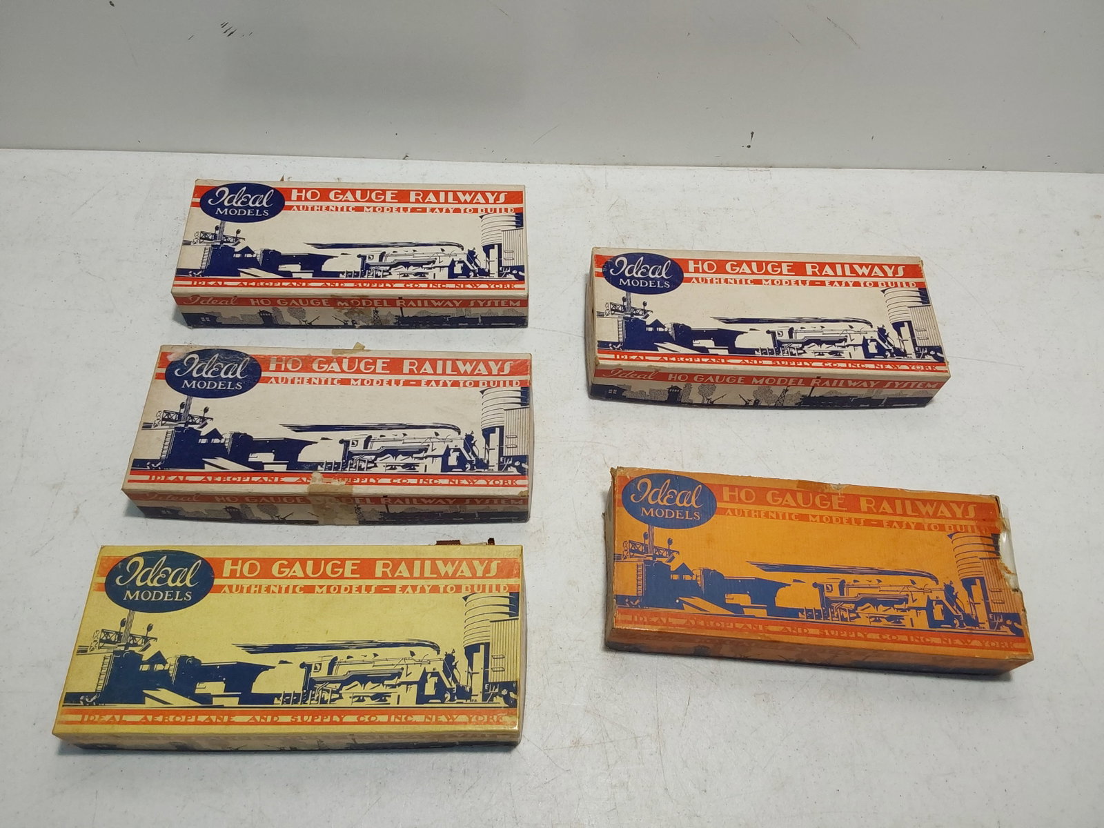 (5) Ideal HO train car model kits: (5) Ideal HO train car model kits