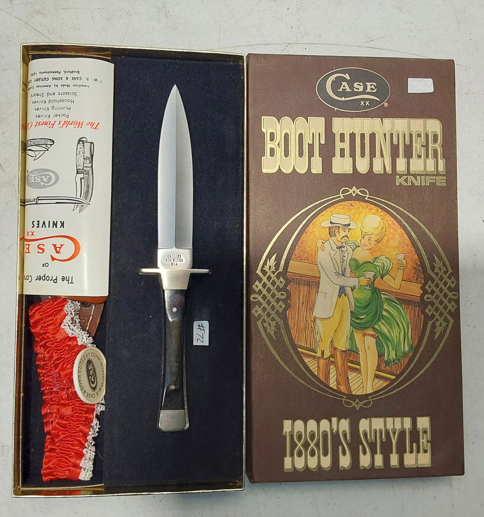 1965-1969 Boot Hunter fixed blade Dagger knife: 4 1/2" double edge blade length, 8 1/2" overall length, wood handles in a display box. Includes leather sheath & Red Case Garter. Unused.