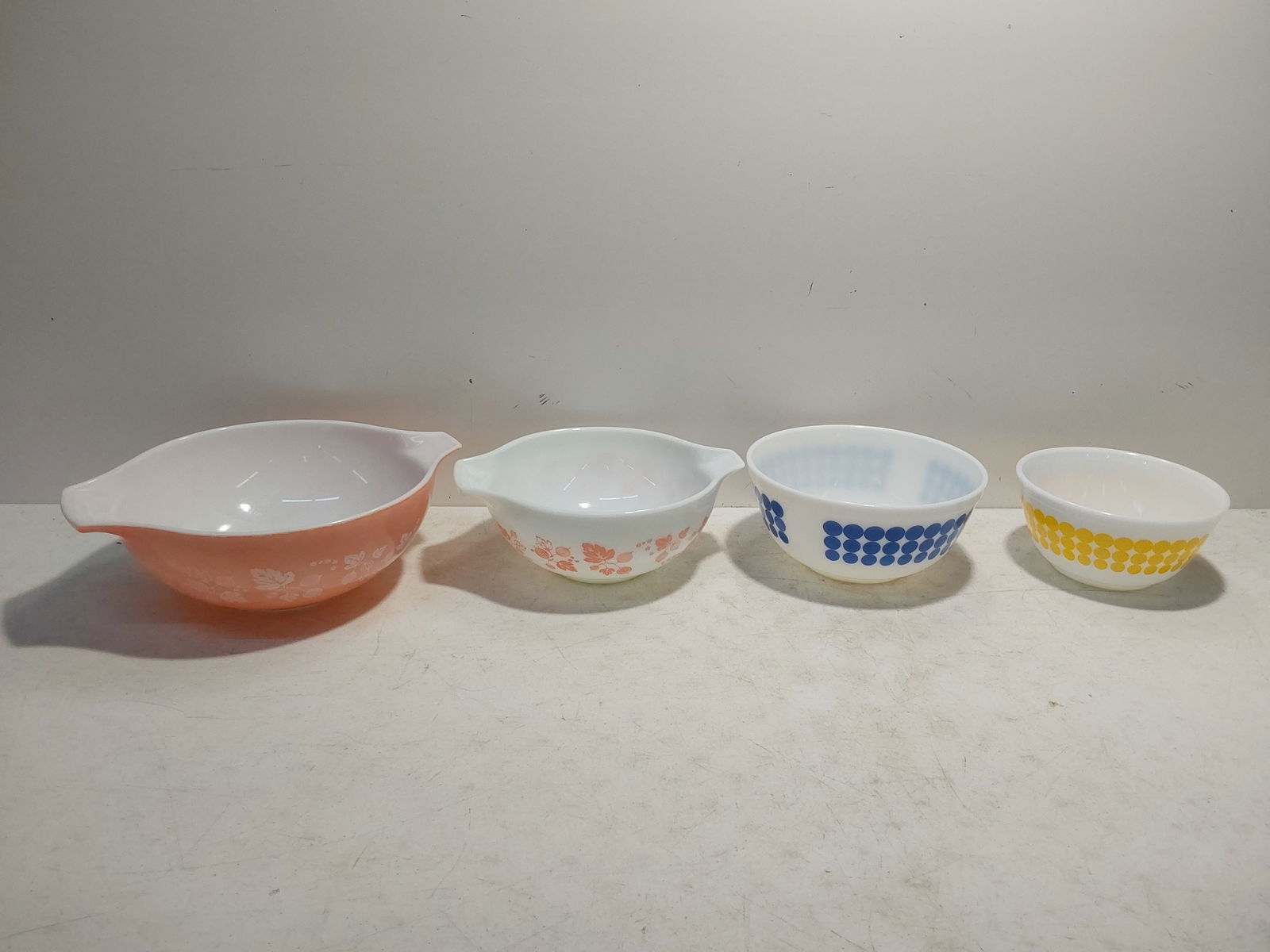 (4) pieces of Pyrex: (2) Pink and White Gooseberry cinderella bowls (2) Polka Dot bowls