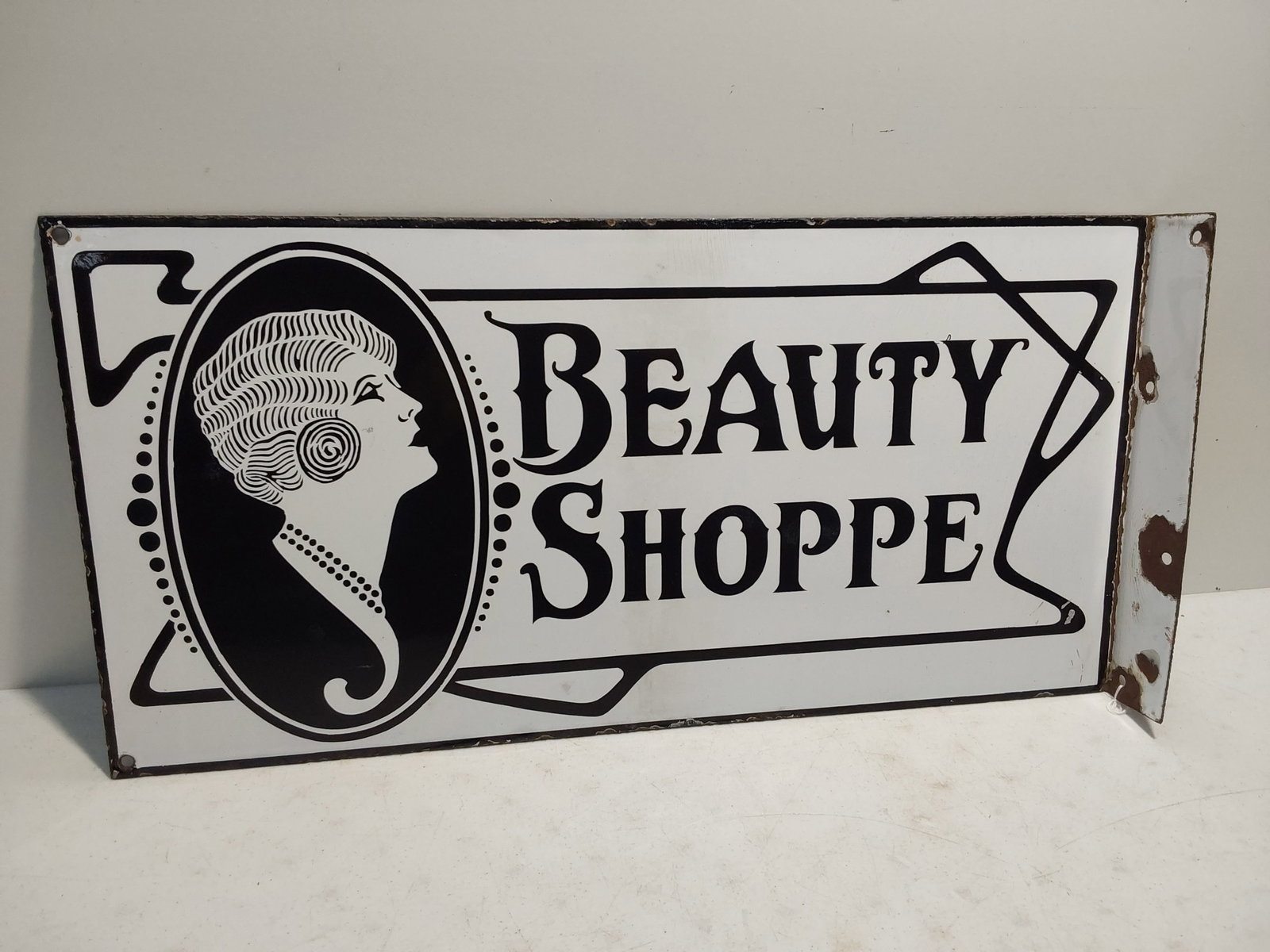 Beauty Shoppe DSP flange sign (1 of 2)