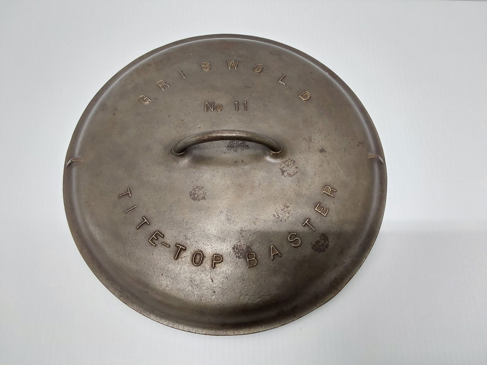 Griswold #11 Dutch oven lid (1 of 2)