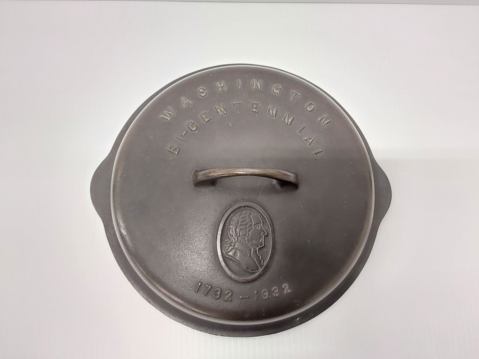 Griswold Washington Bi-Centennial skillet lid (1 of 2)