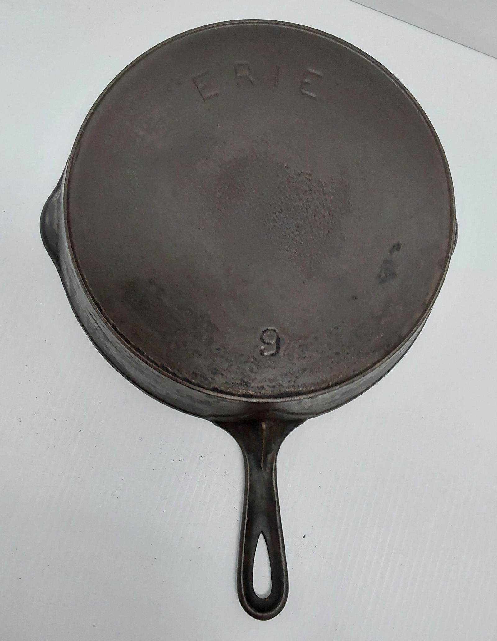 Erie #9 skillet (1 of 2)