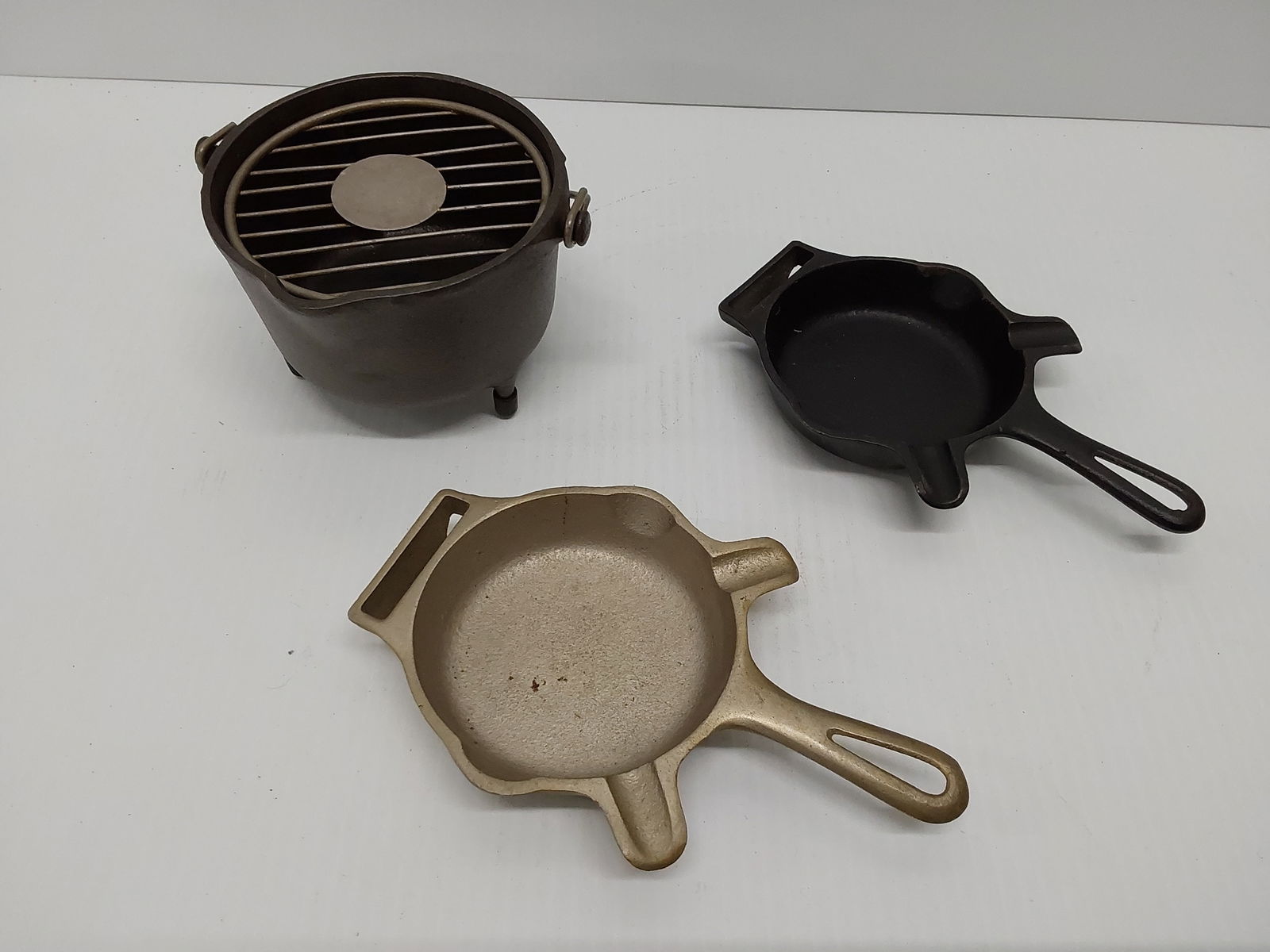 (3) Griswold ashtrays (1 of 2)