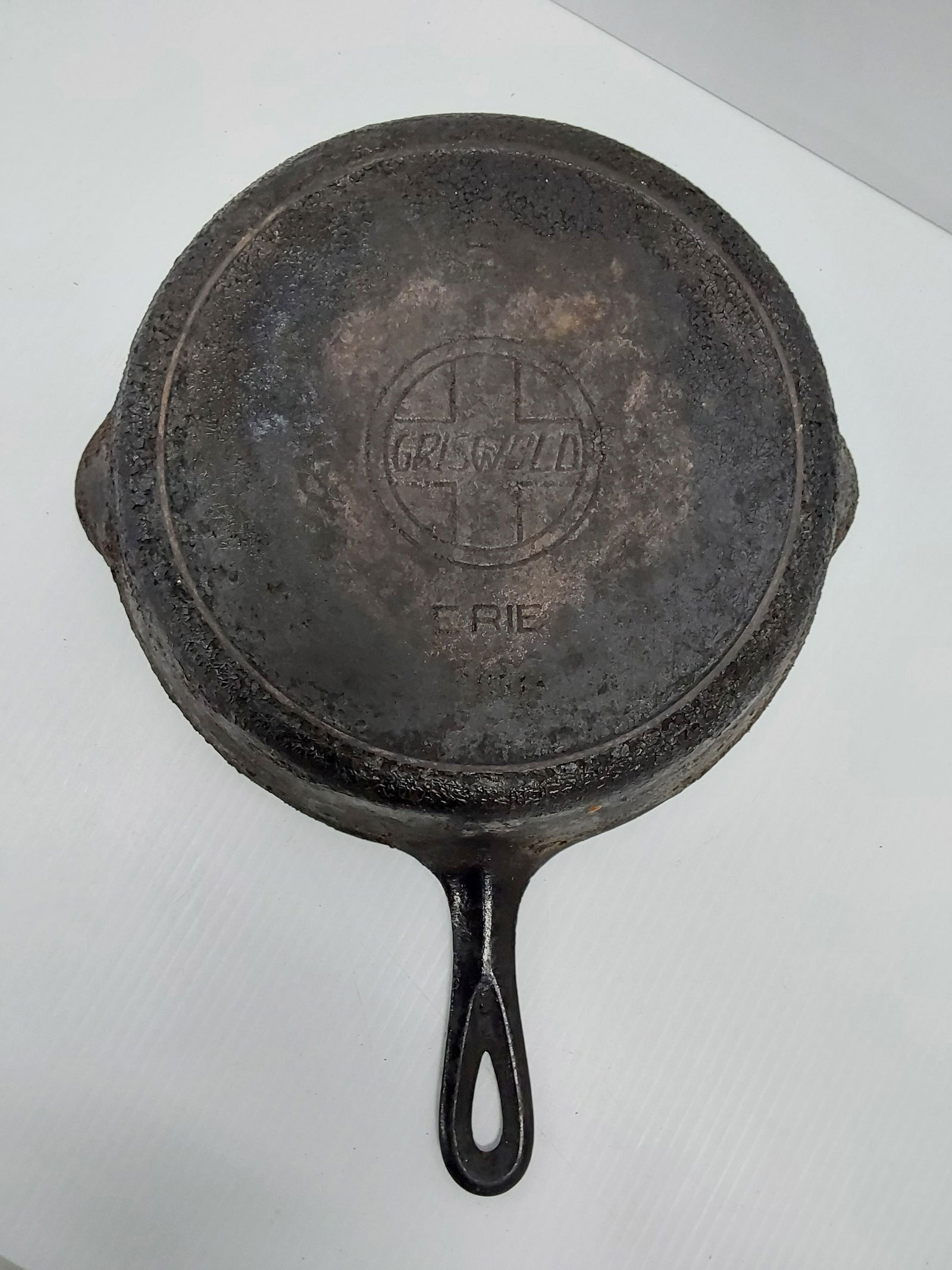 Griswold #9 skillet with large logo and fire ring (1 of 2)