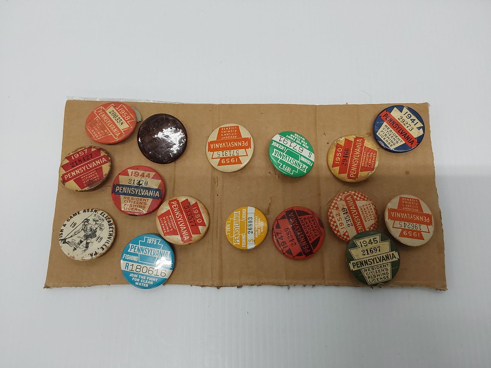 (15) vintage PA fishing buttons/pins (1 of 2)