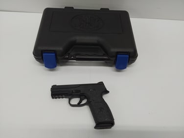 FN  FNS-9 with (3) magazines and case