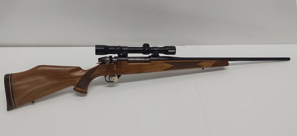 Weatherby Mark V 300 mag bolt action w/scope