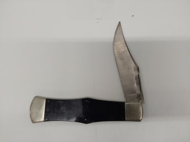 W.R. Case store display