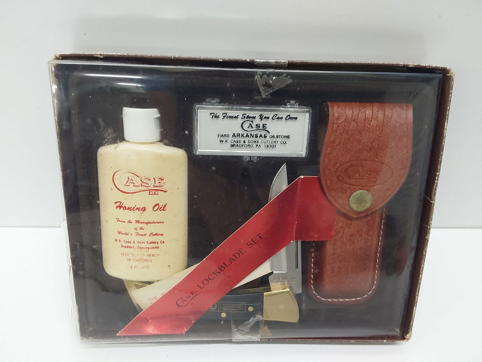 Case lock blade knife set with accessories (1 of 1)