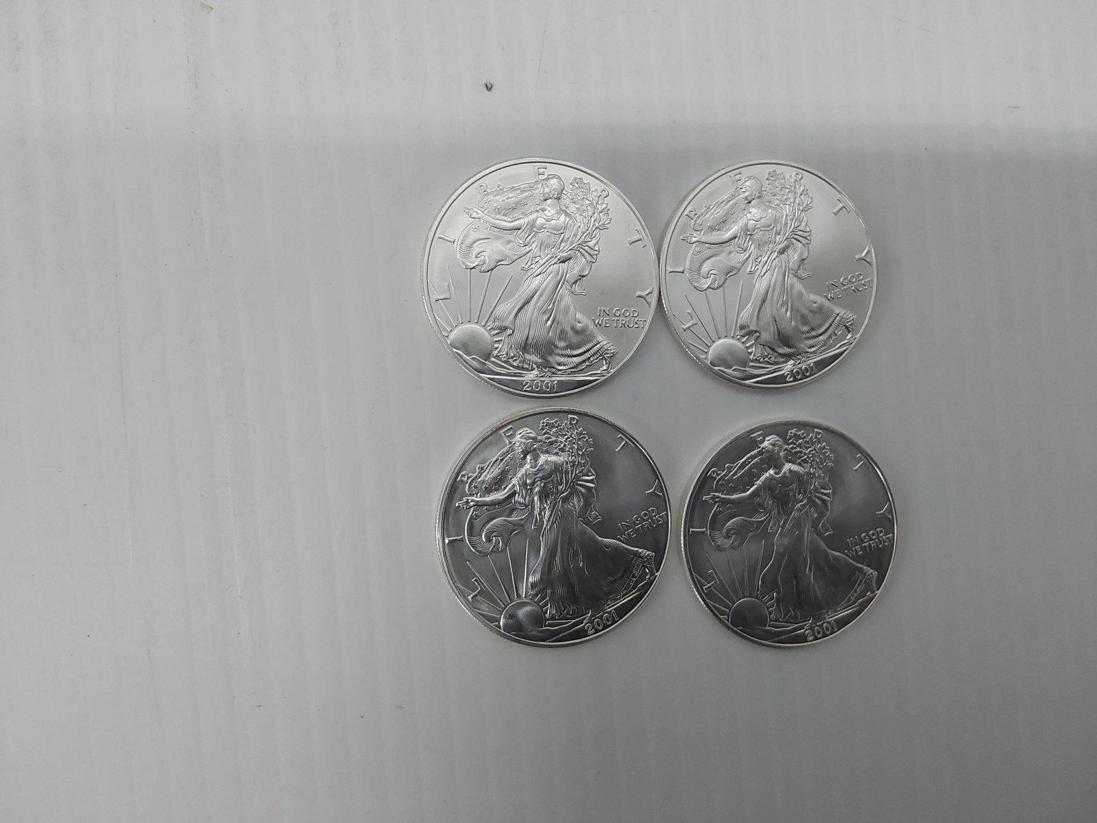 (4) 2001 silver Eagles: (4) 2001 silver Eagles