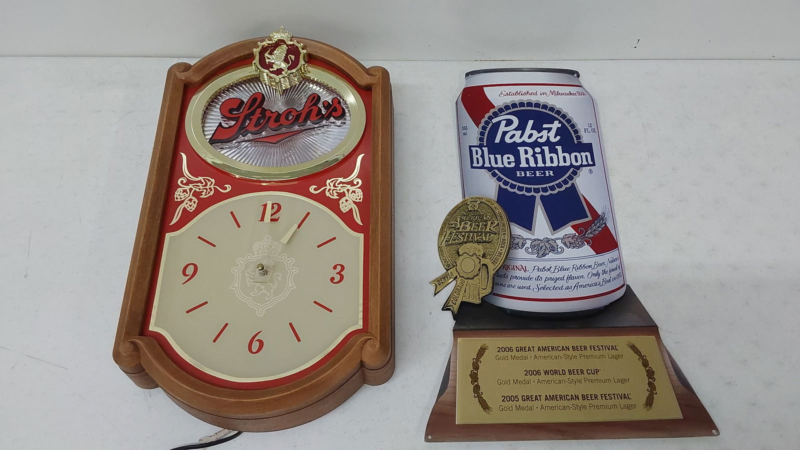 Stroh's plastic light up clock and PBR sign (1 of 1)