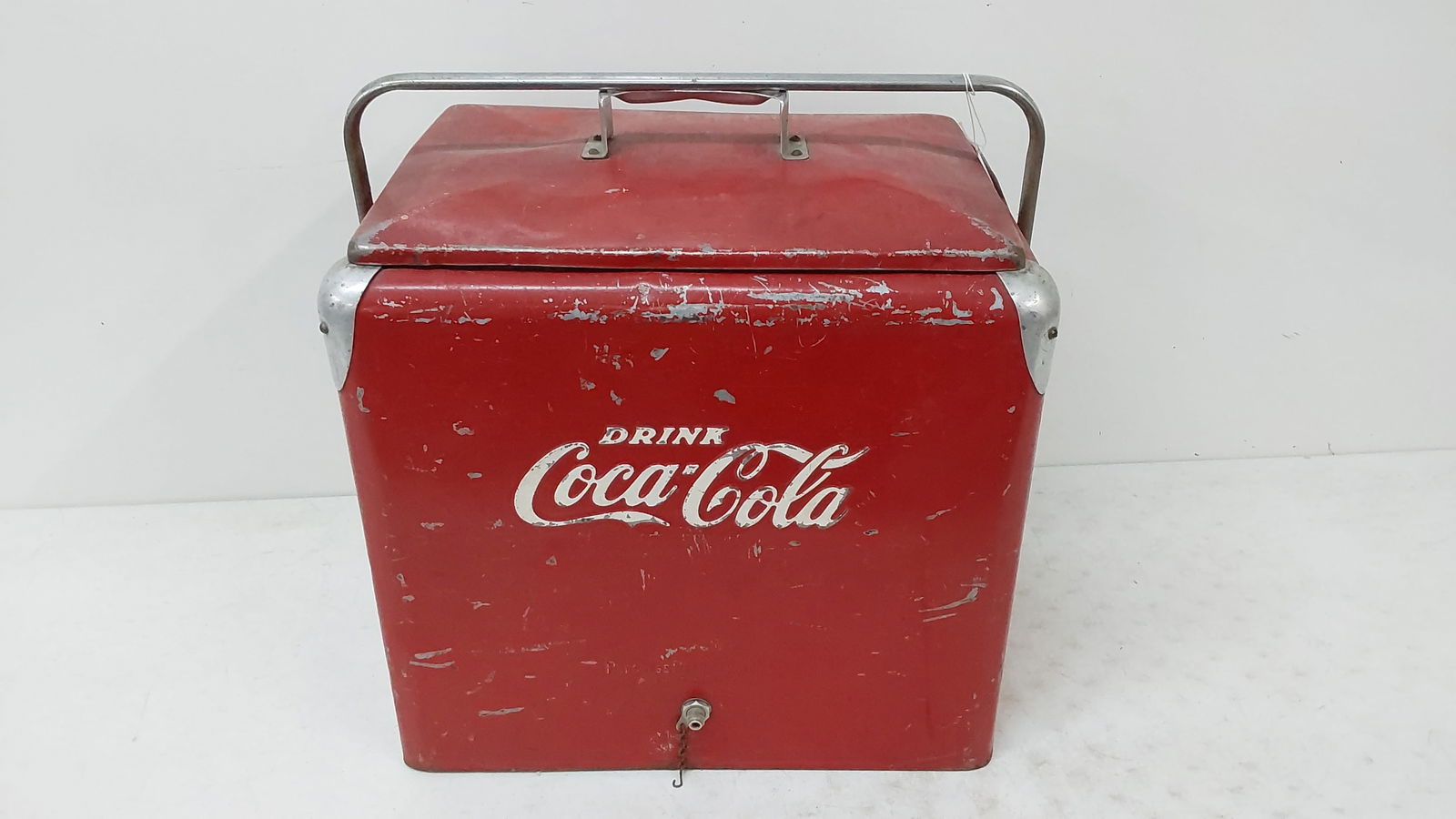 Coca-Cola cooler with tray (1 of 3)