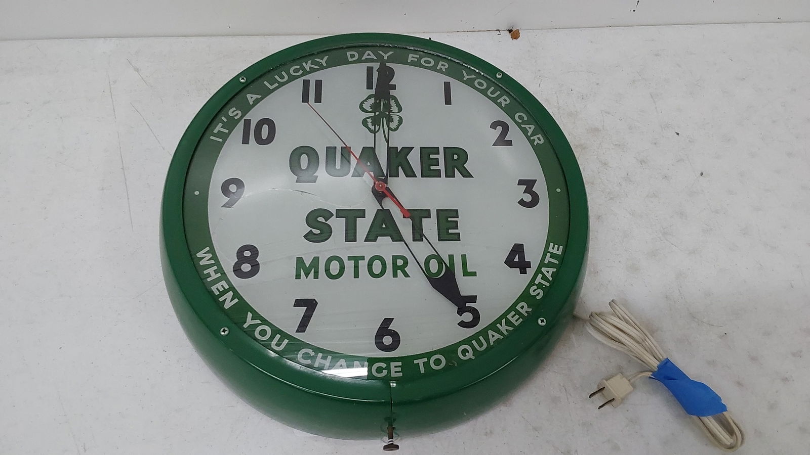 Quaker State light up clock (1 of 3)
