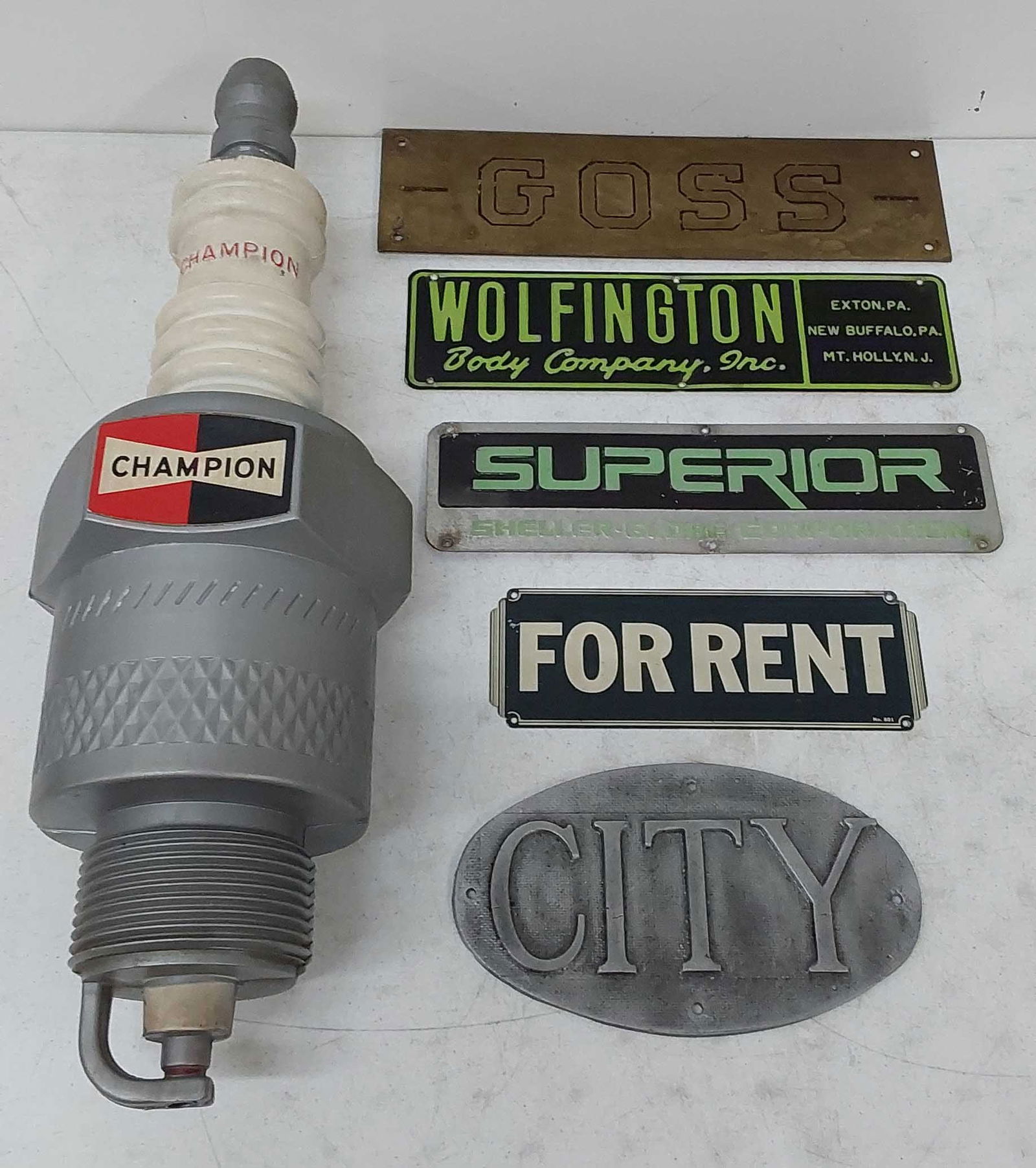 flat of miscellaneous advertising collectibles (1 of 2)