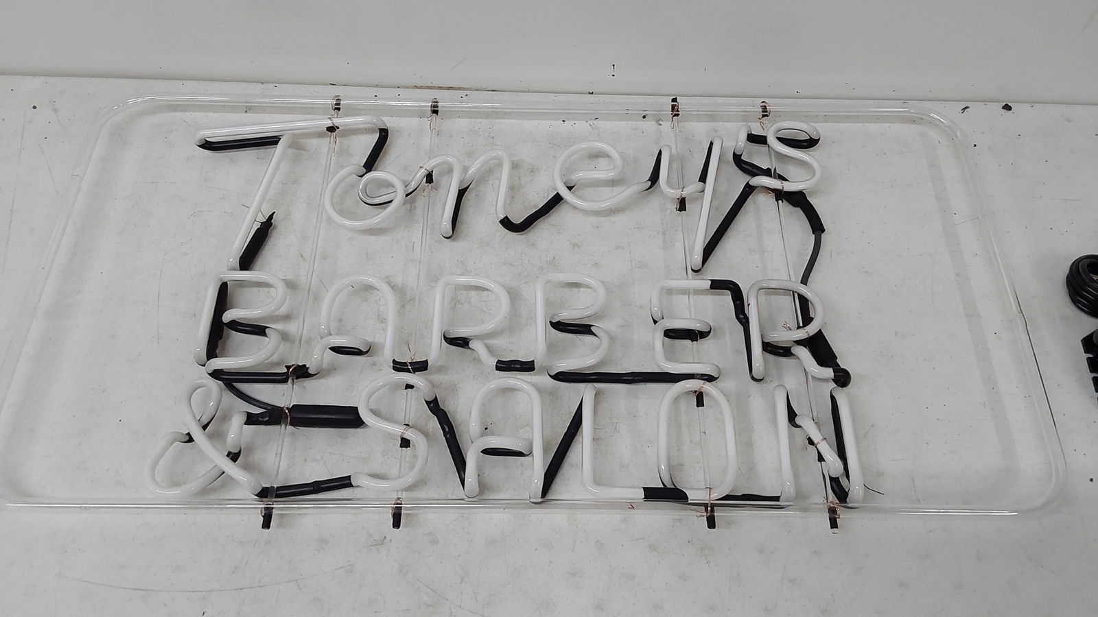 Toney's Barber and Salon neon sign (1 of 2)