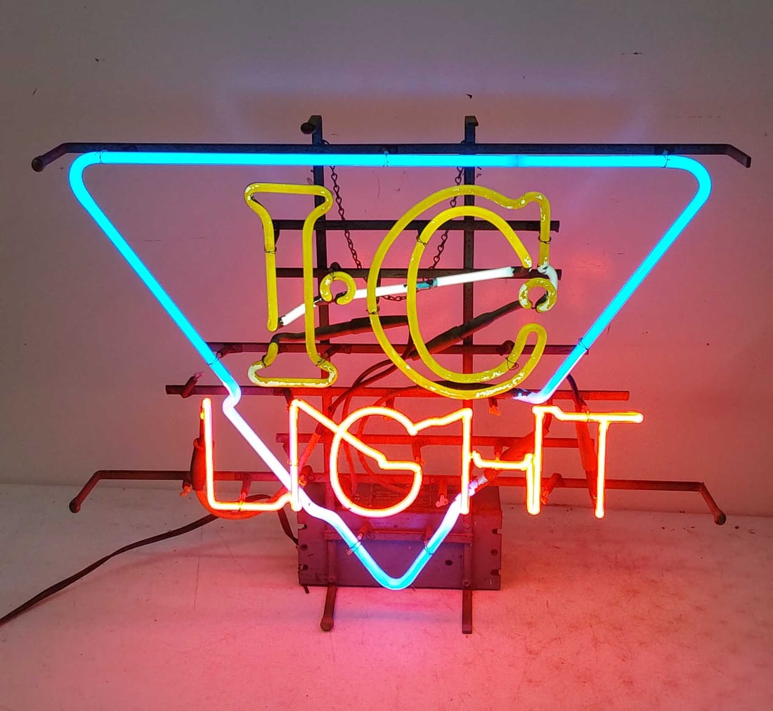 IC Light neon beer sign (1 of 1)