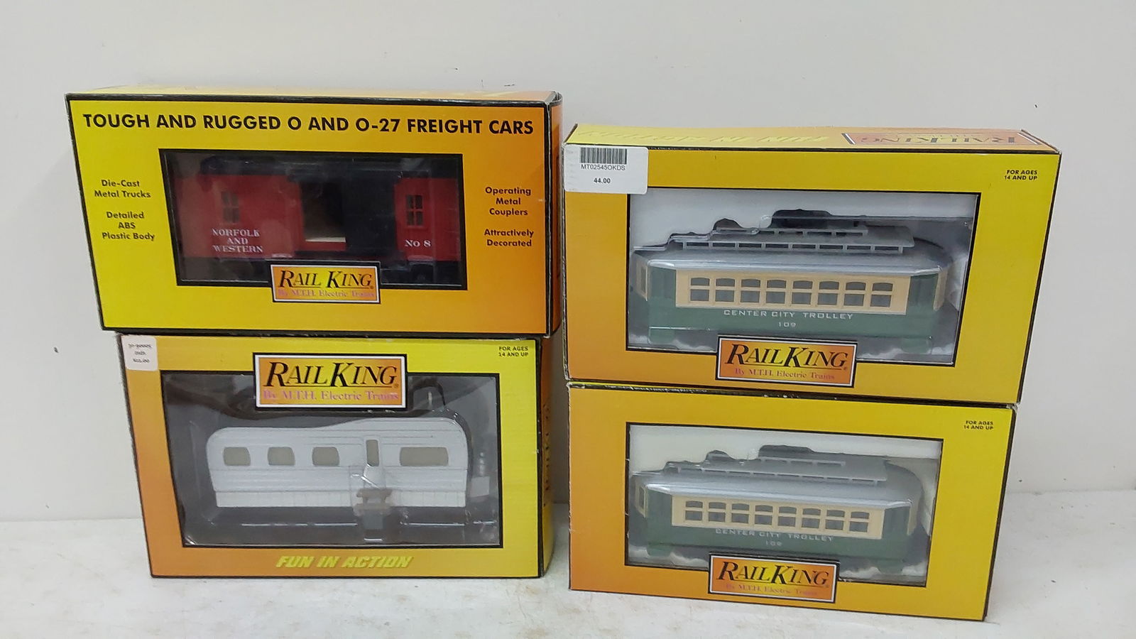 (3) Rail King model railroad cars and mobile home (1 of 2)