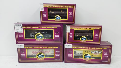 (5) MTH train cars with boxes