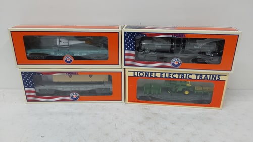 (4) Lionel train cars and accessories with boxes