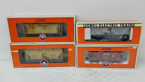 (4) Lionel train cars with boxes