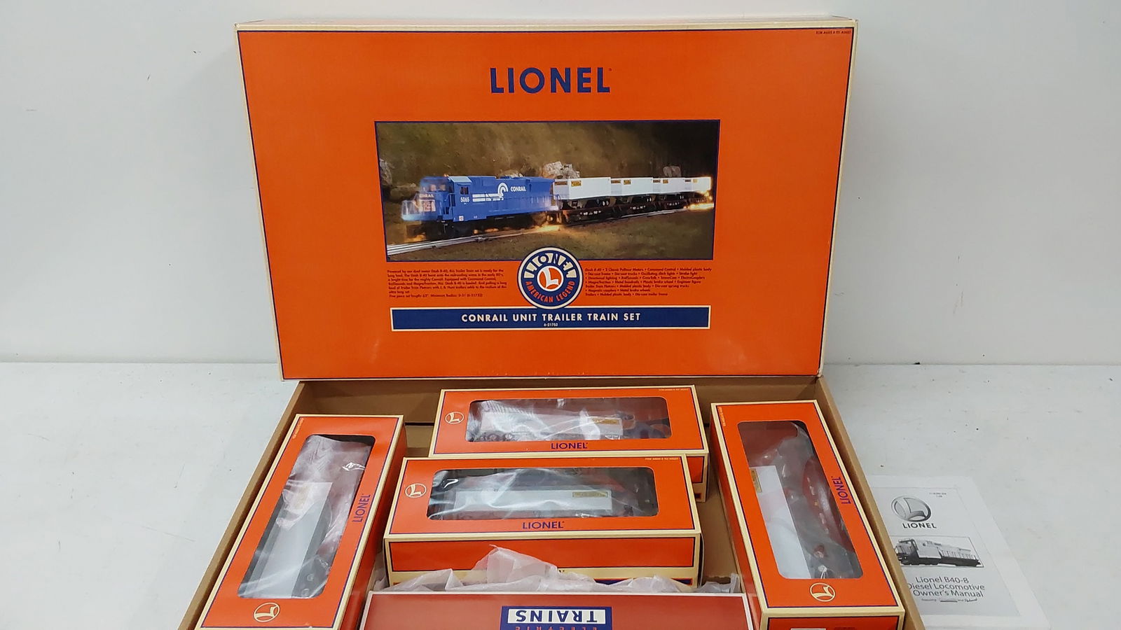 Lionel Conrail unit trailer train set (1 of 4)