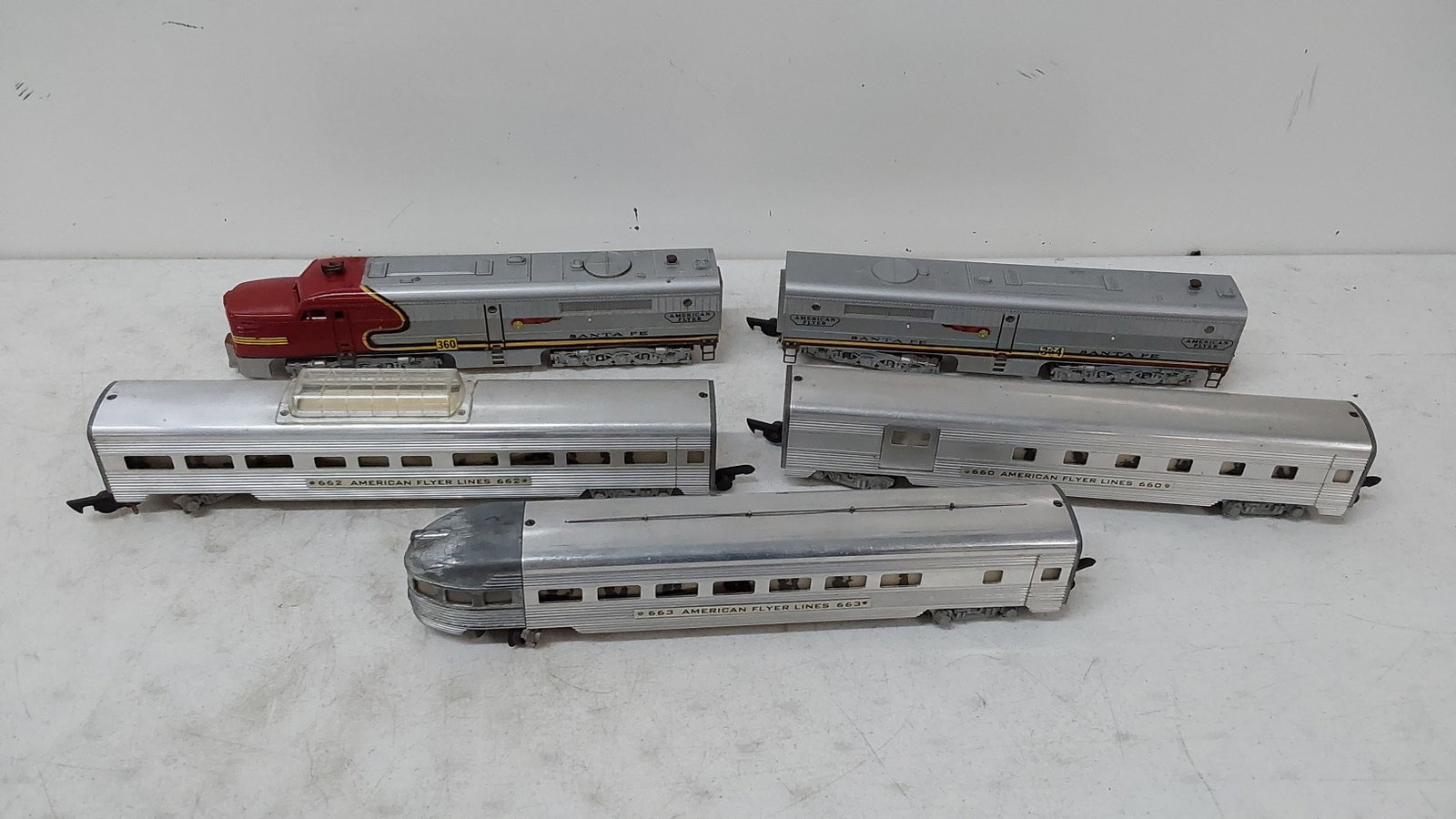 American Flyer 360 and 364 engines and (3) cars: Passenger car numbers: 660, 662 and 663