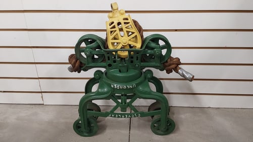 Cloverleaf unloader hay trolley