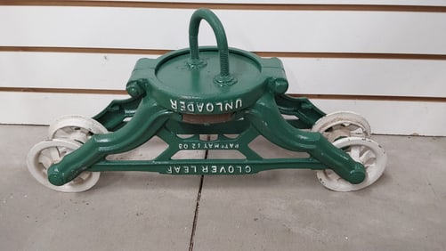 Cloverleaf unloader hay trolley
