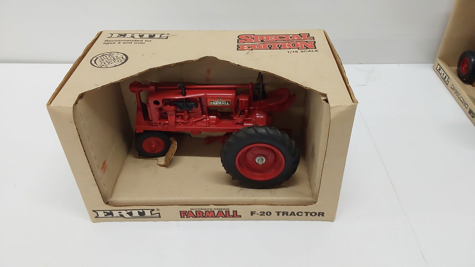 ERTL tractor model (1 of 1)