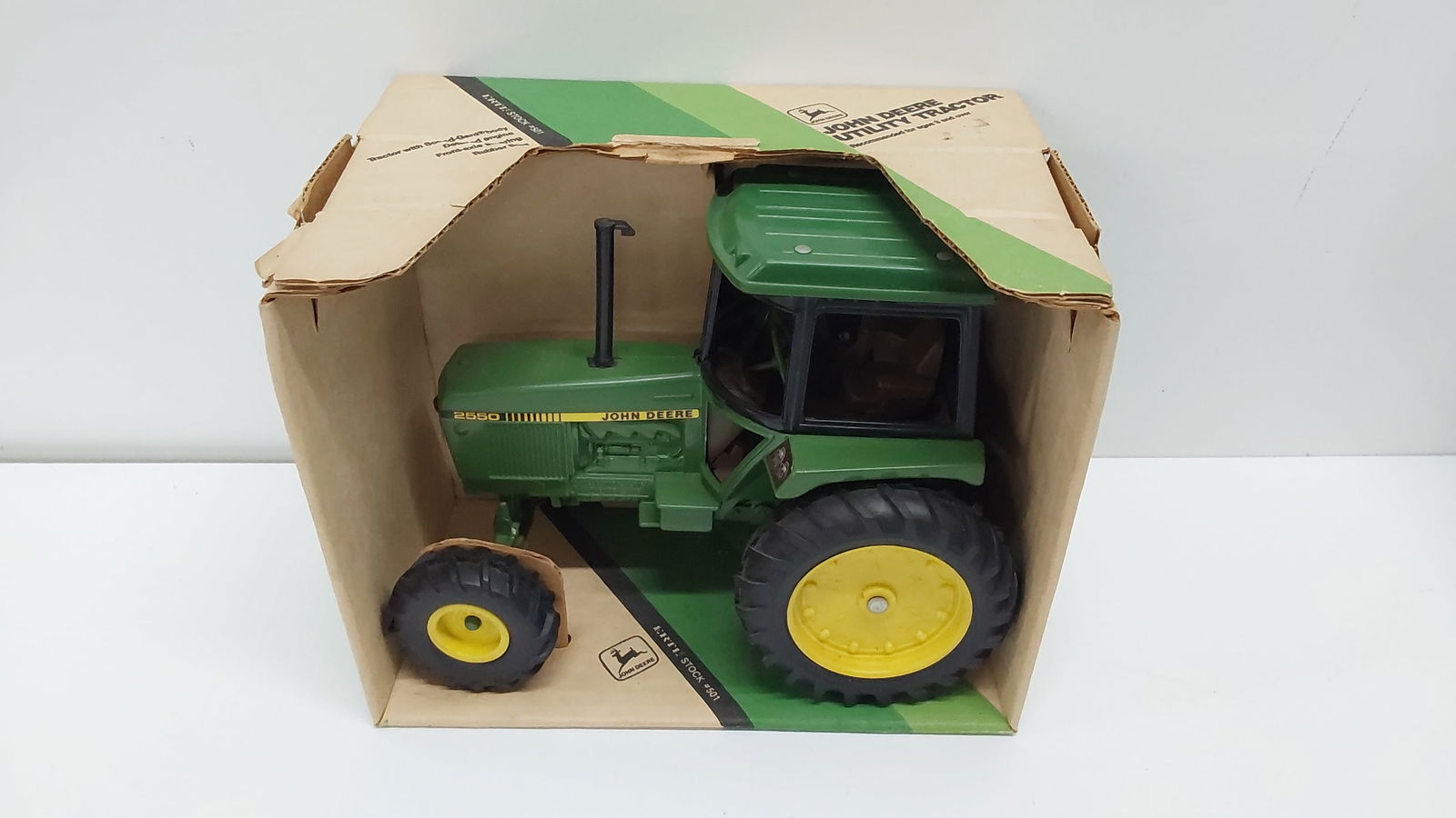 ERTL utility tractor model (1 of 1)